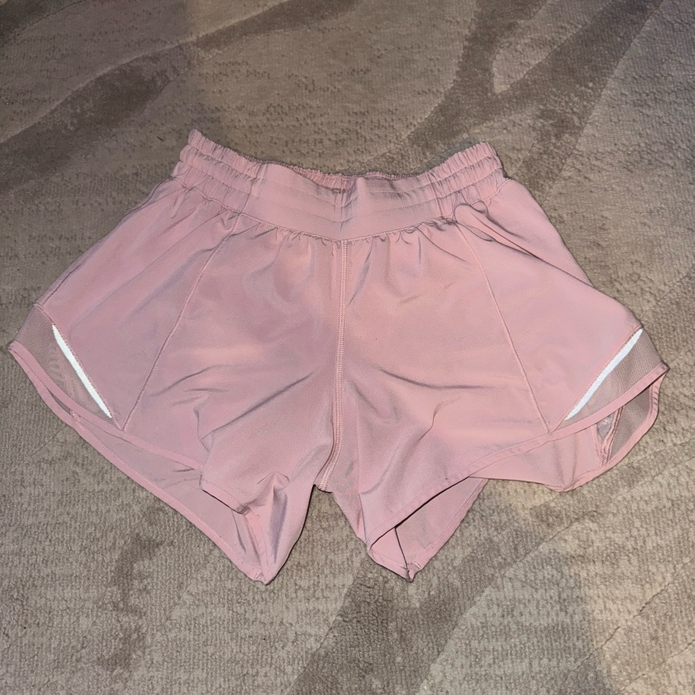 LIGHT PINK LULULEMON HOTTY HOT SHORTS